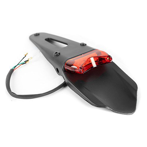 Calavera con salpicadera negra y reversa de Led 2024C Kinlley